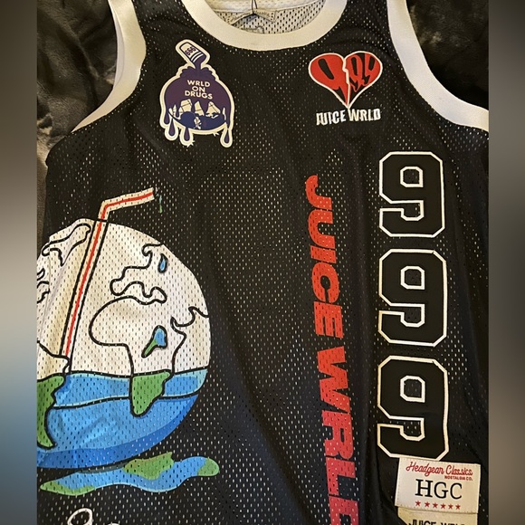 Selling a juice WRLD jersey for $260 size M  color black